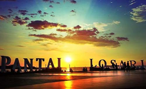 Destinasi Wisata Pantai Losari, Makassar