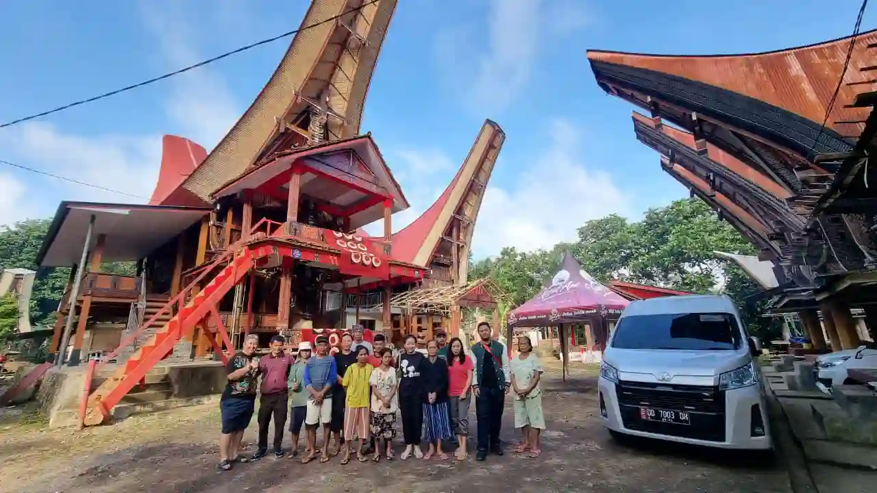 kendaraan wisata makassar toraja menggunakan hiace